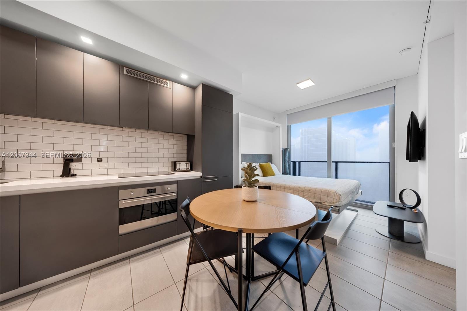227 NE 2nd Street 3107, Miami, FL 33132 photo 2