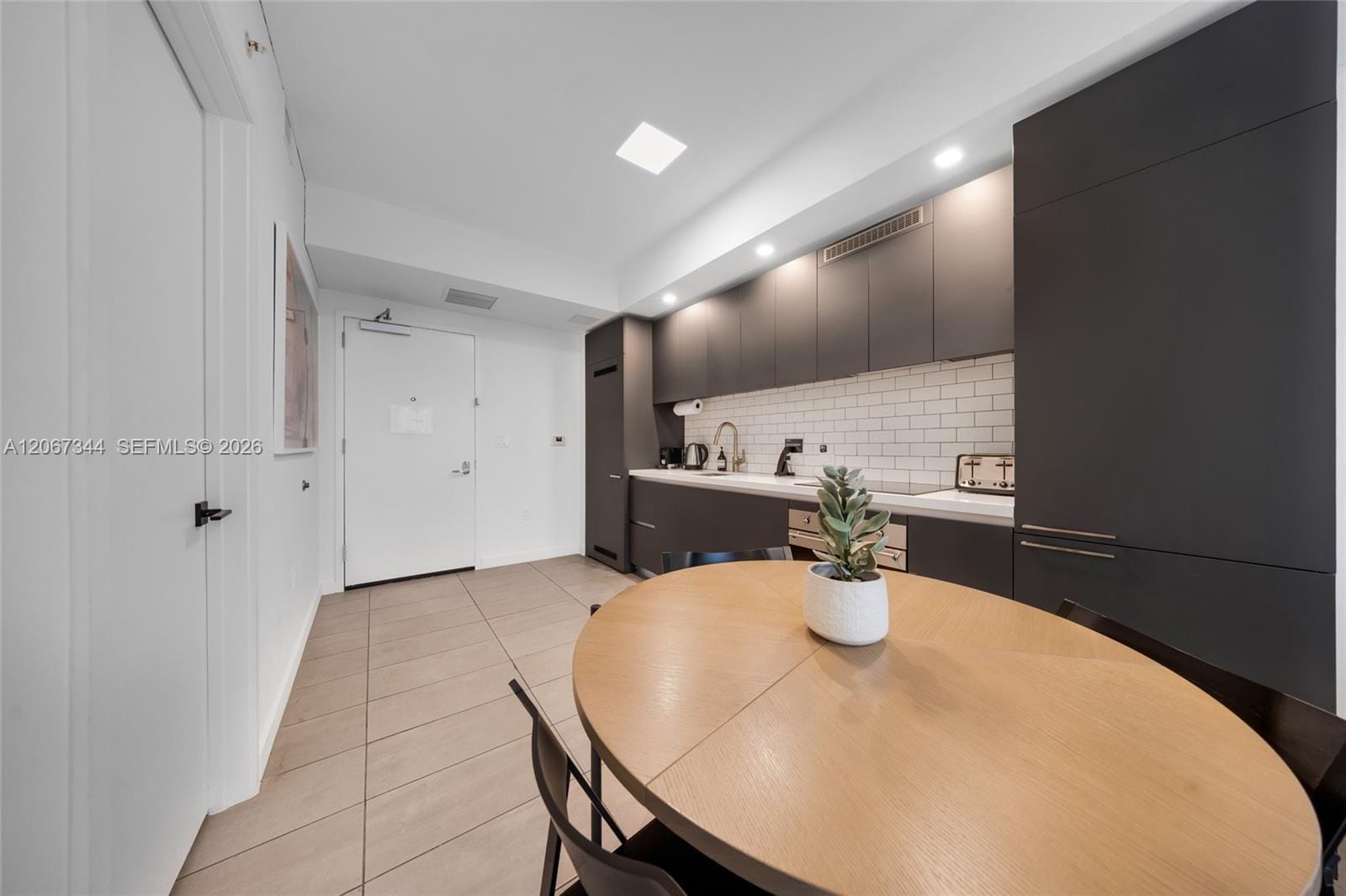 227 NE 2nd Street 3107, Miami, FL 33132 photo 6