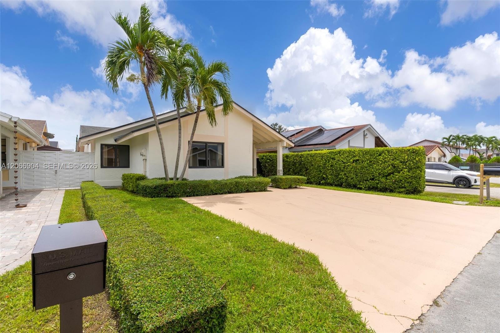 Pending home at 12480 SW 9th Street, Miami, FL 33184