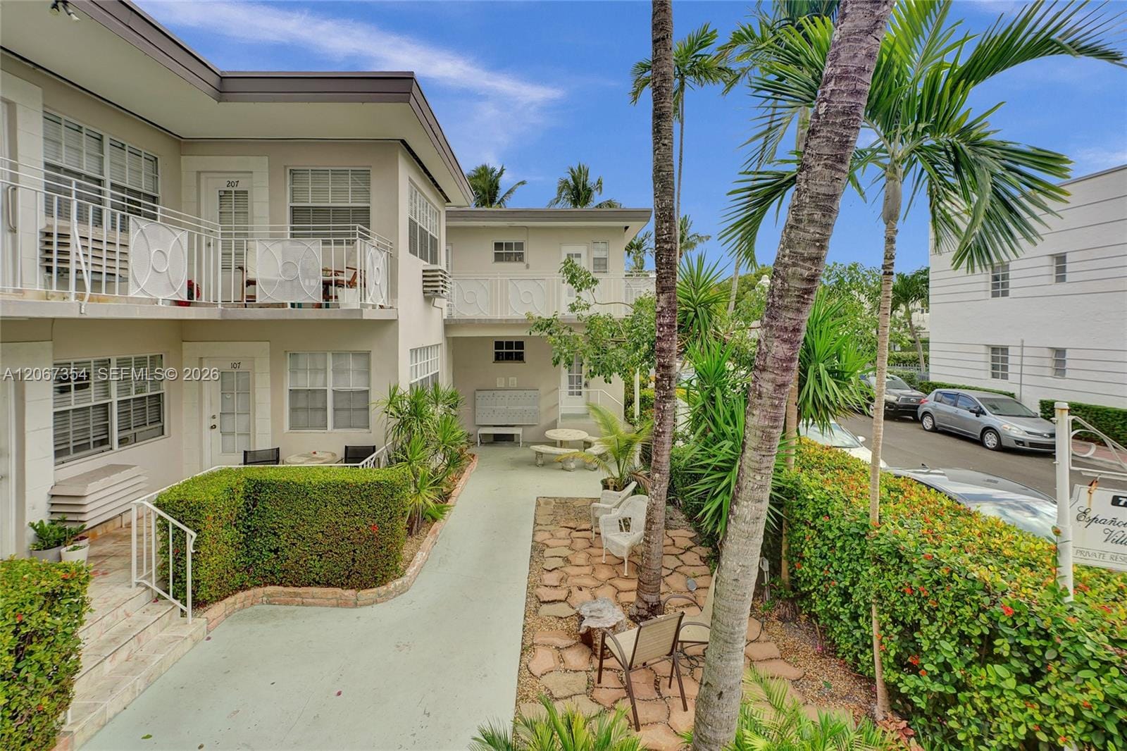 Pending home at 717 Espanola Way 205, Miami Beach, FL 33139