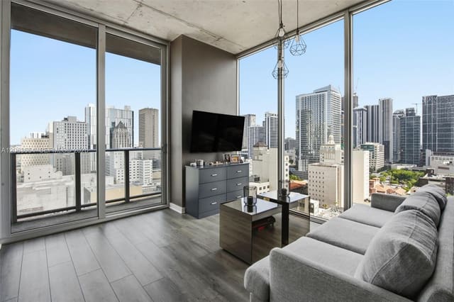 151 SE 1st Street 1910, sold in Centro Condo, Miami, FL