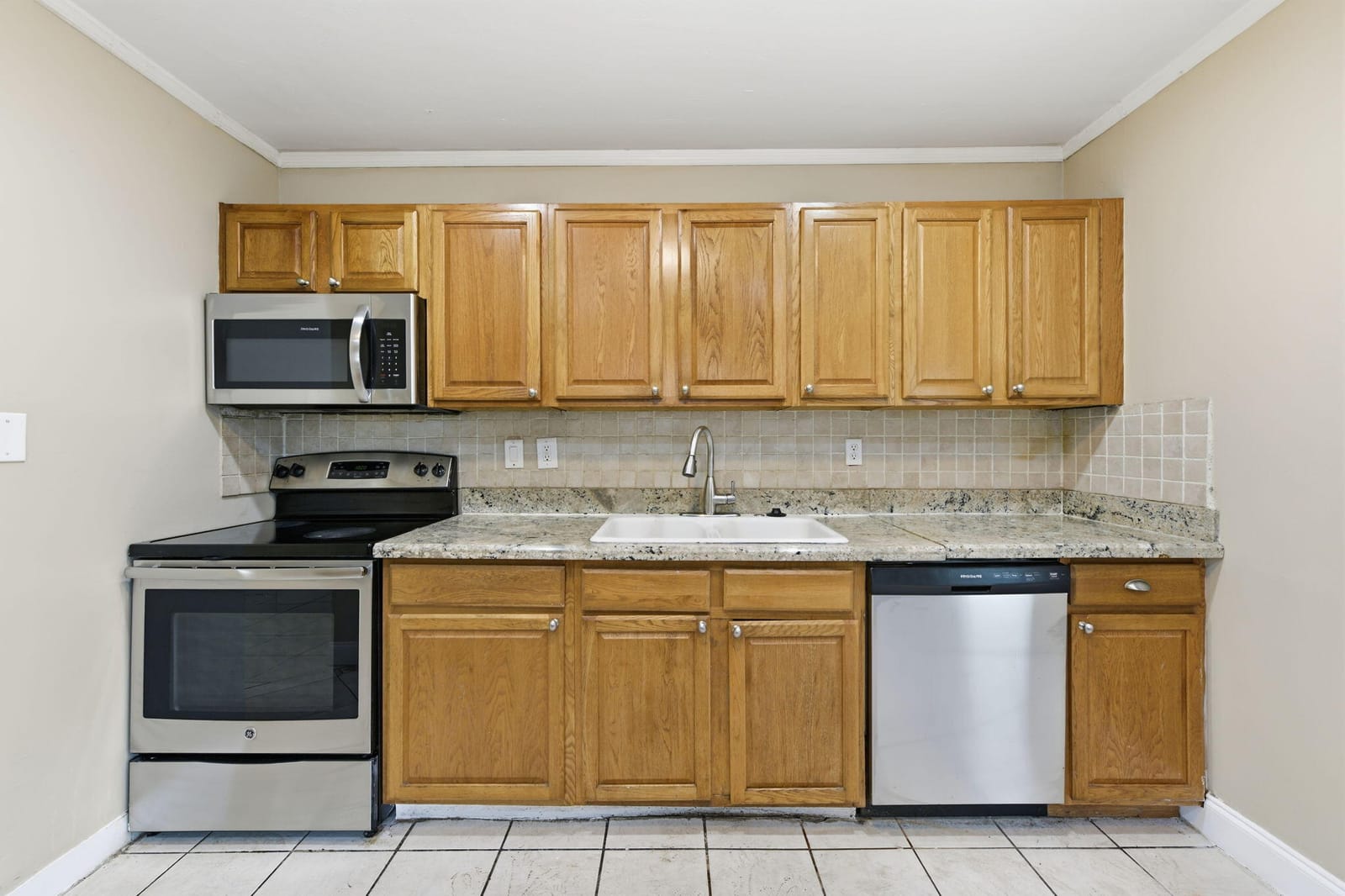 939 CHARLES Street — photo 8