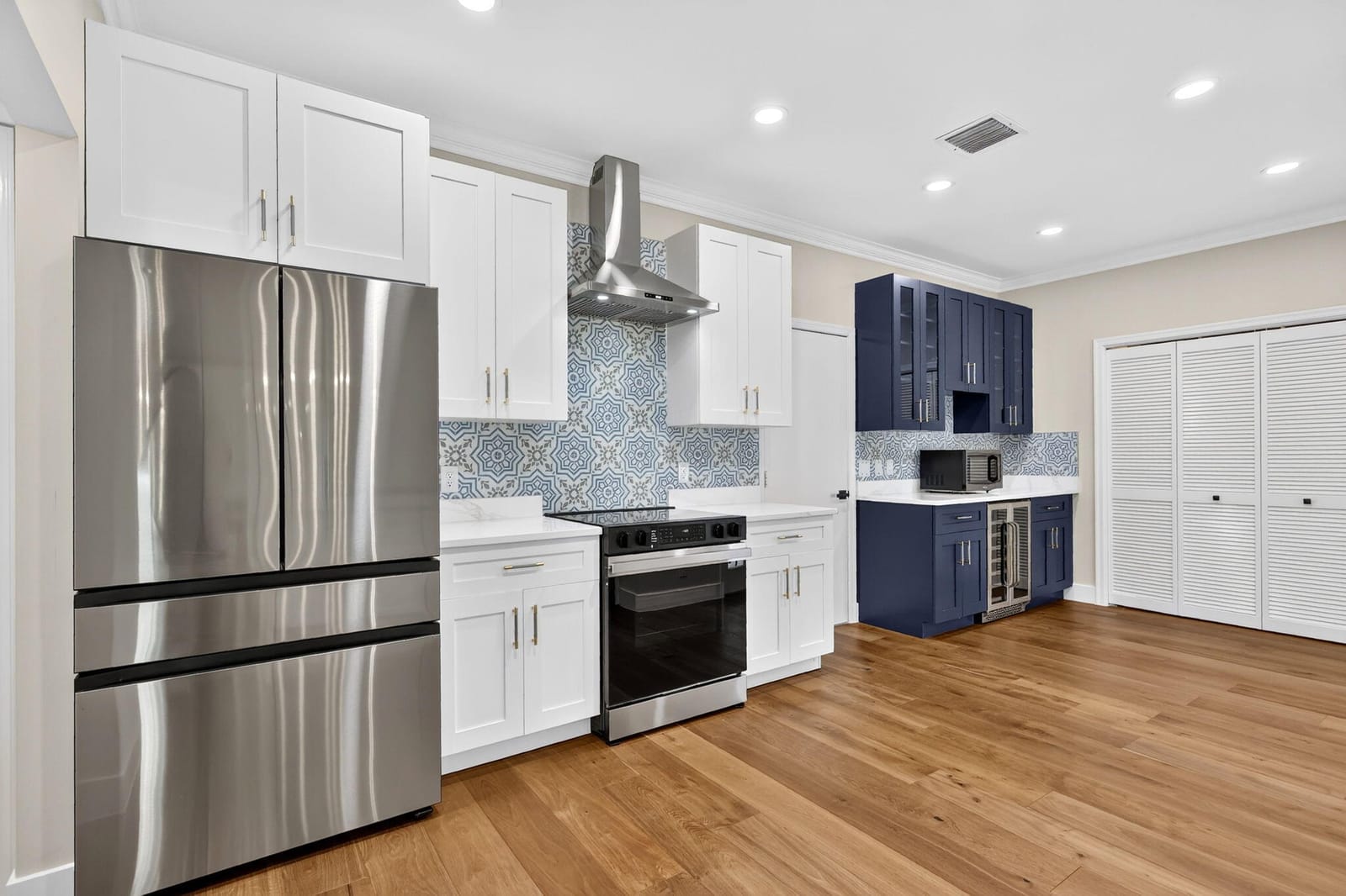 5402 SE MEREDITH Terrace — photo 3