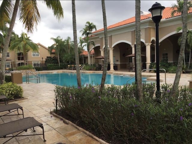 230 SW 117th Terrace 11102, Pembroke Pines, FL 33025