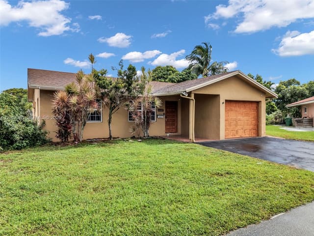 6605 NW 77th Street, Vanguard Village In The, Tamarac, FL