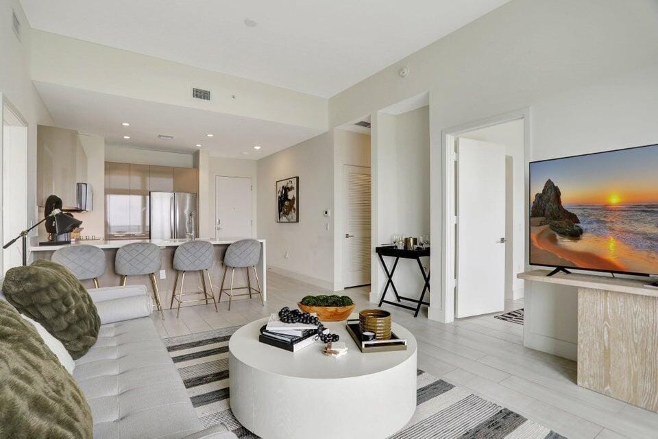 2000 METROPICA Way 2607 — photo 3