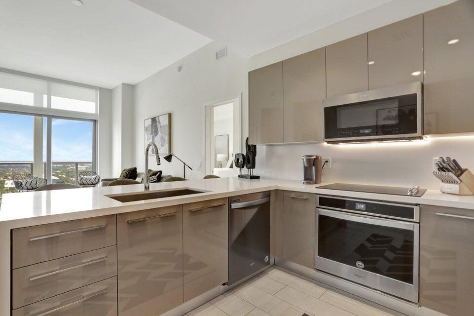 2000 METROPICA Way 2607 — photo 7