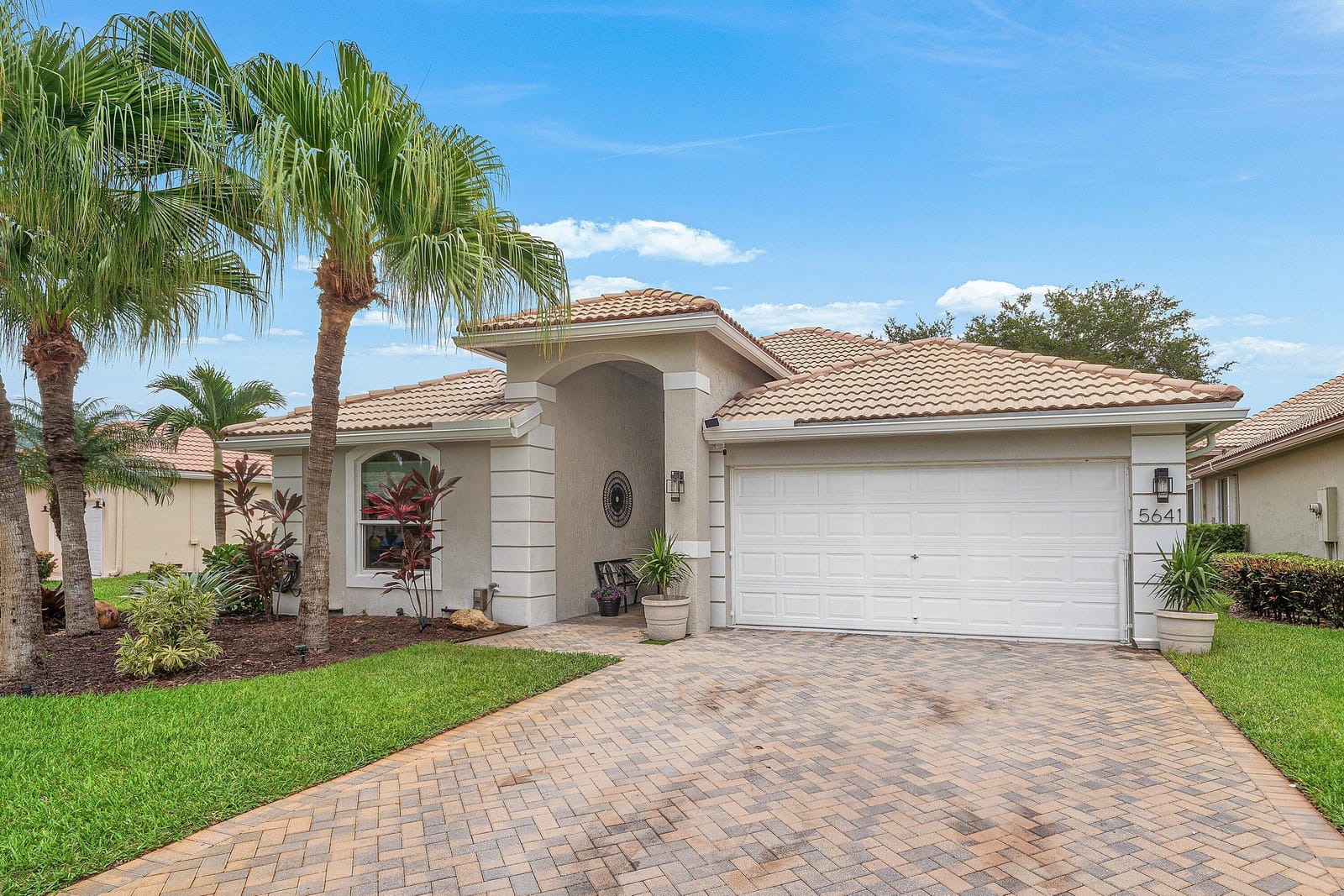 5641 FOUNTAINS Drive S 5641 — photo 2