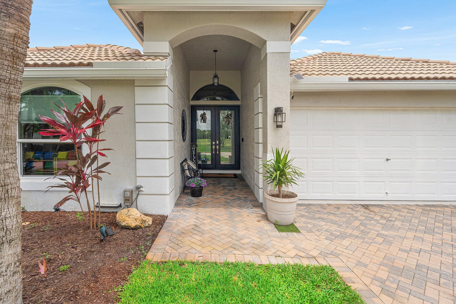 5641 FOUNTAINS Drive S 5641 — photo 4