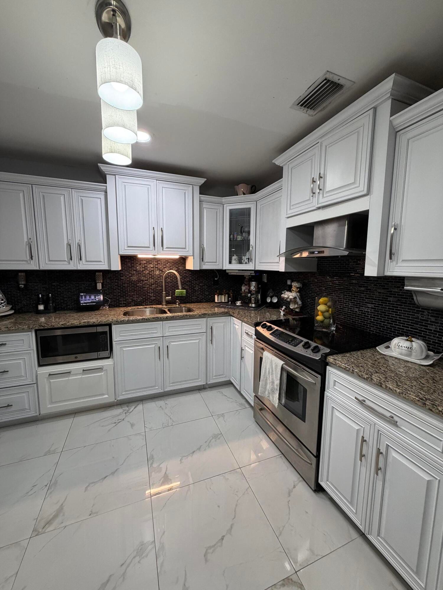 3407 TACONIC Drive — photo 9