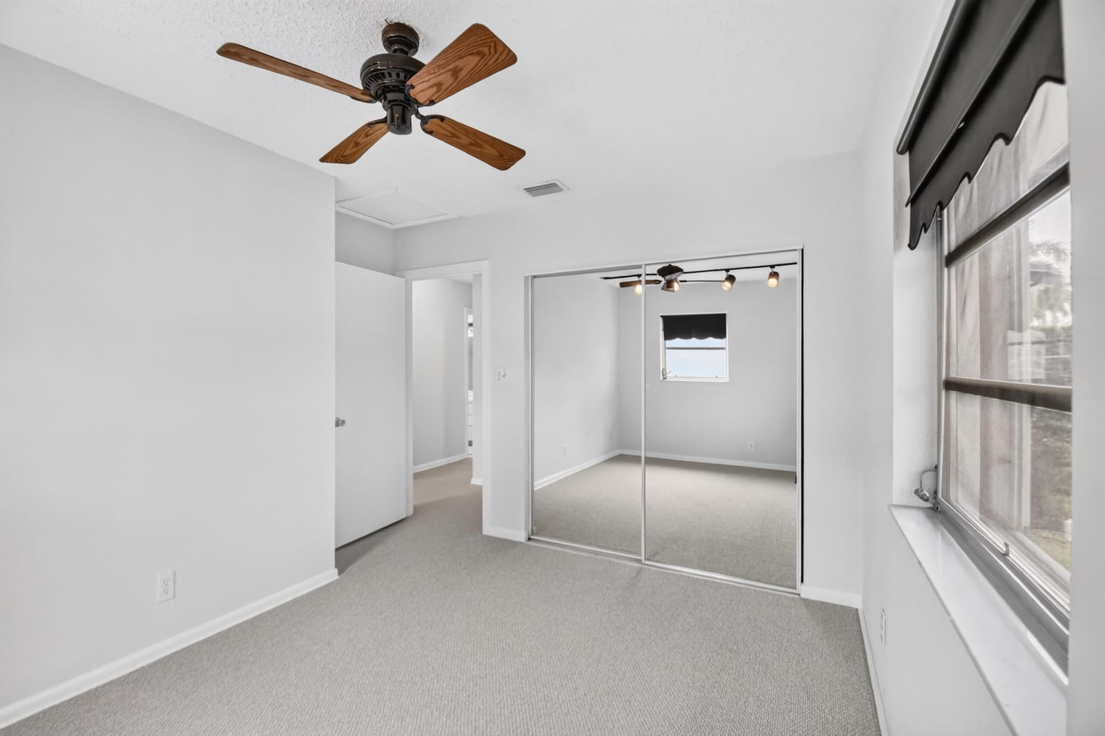 129 GREENBRIER Drive, Palm Springs, FL 33461 photo 13