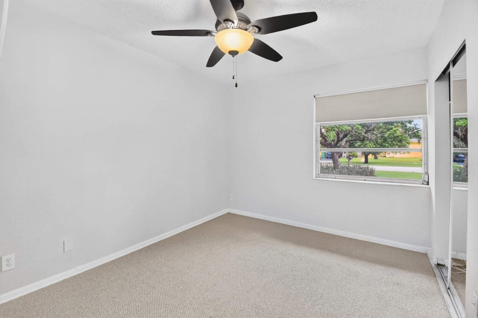 129 GREENBRIER Drive, Palm Springs, FL 33461 photo 15