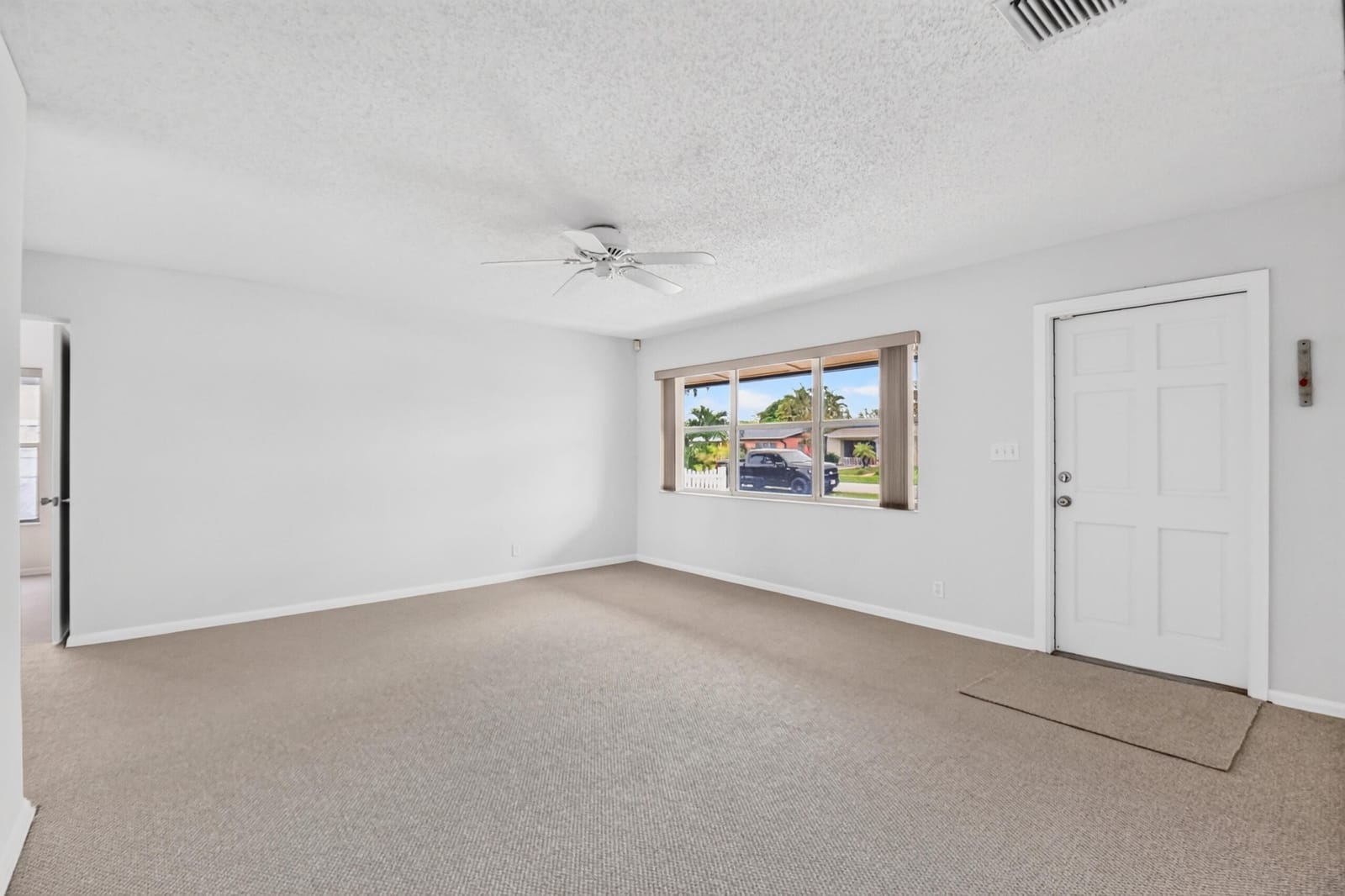 129 GREENBRIER Drive — photo 3