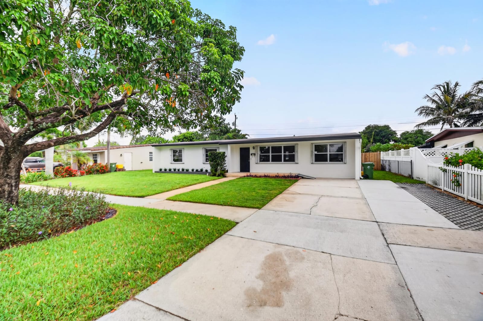 129 GREENBRIER Drive, Palm Springs, FL 33461 photo 25