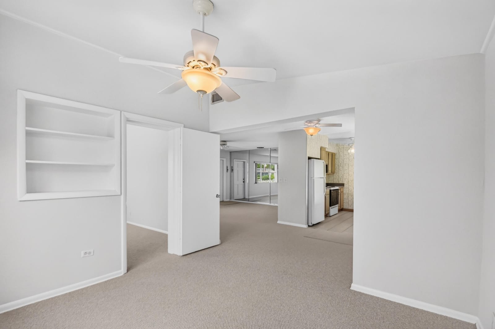 129 GREENBRIER Drive — photo 4