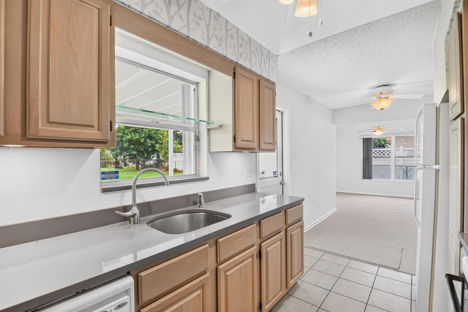 129 GREENBRIER Drive — photo 6