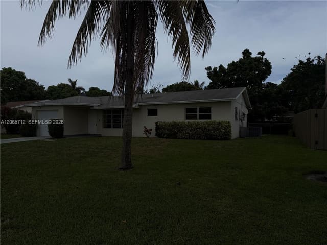 3070 SE 1st Place, Boynton Beach, FL 33435