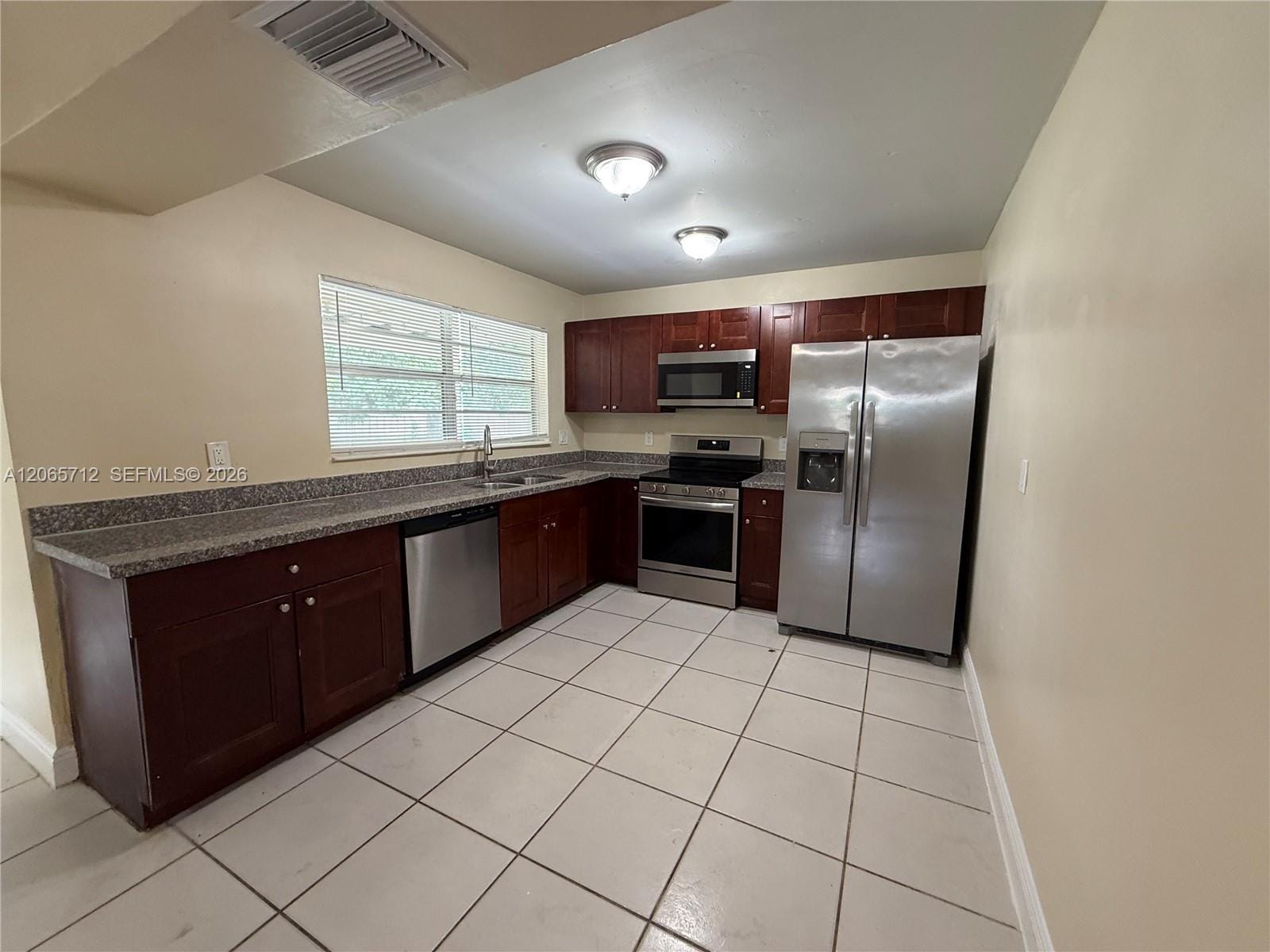 3070 SE 1st Place — photo 4