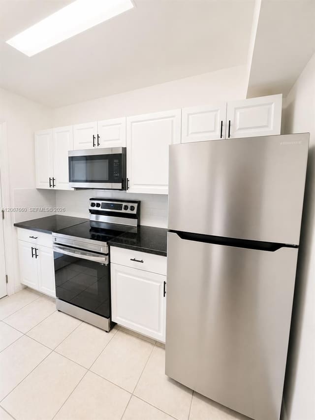 500 E Country Club Circle 4, Plantation, FL 33317