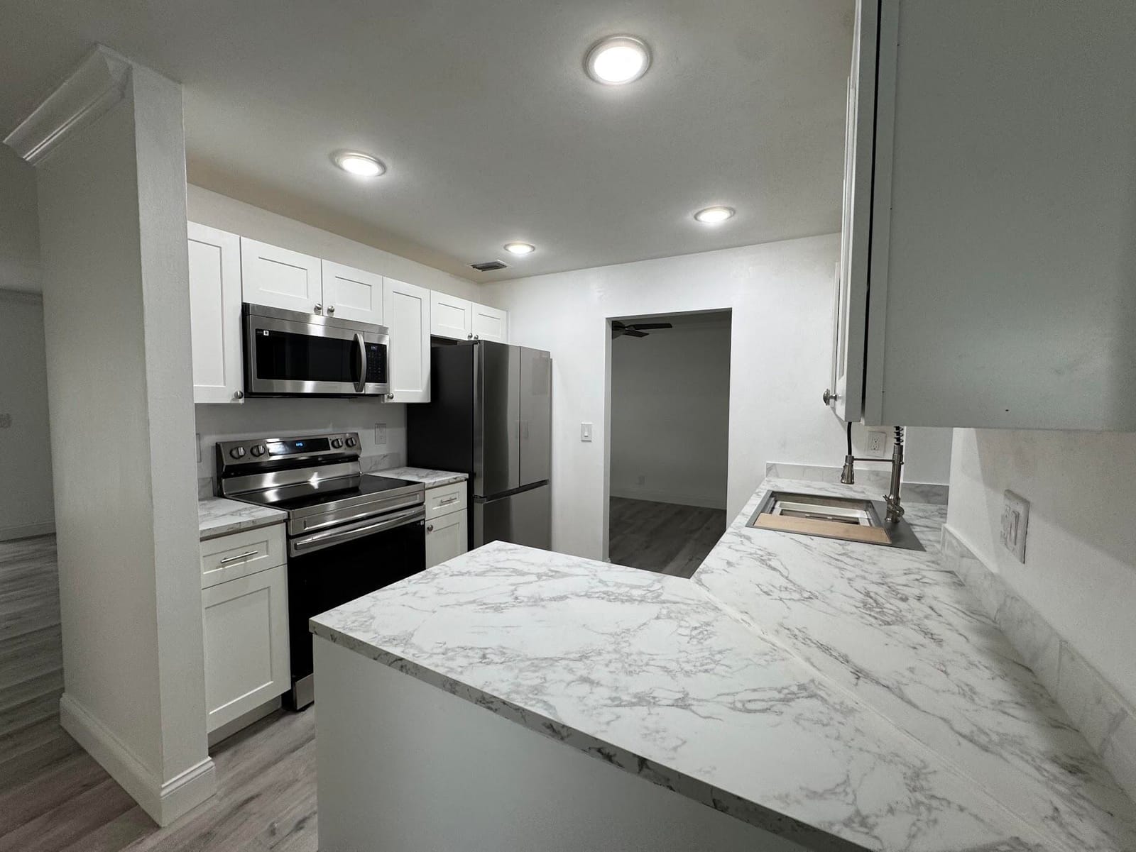 1331 W Campanelli Drive — photo 2