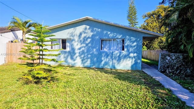 2411 Thomas Street, Hollywood, FL 33020