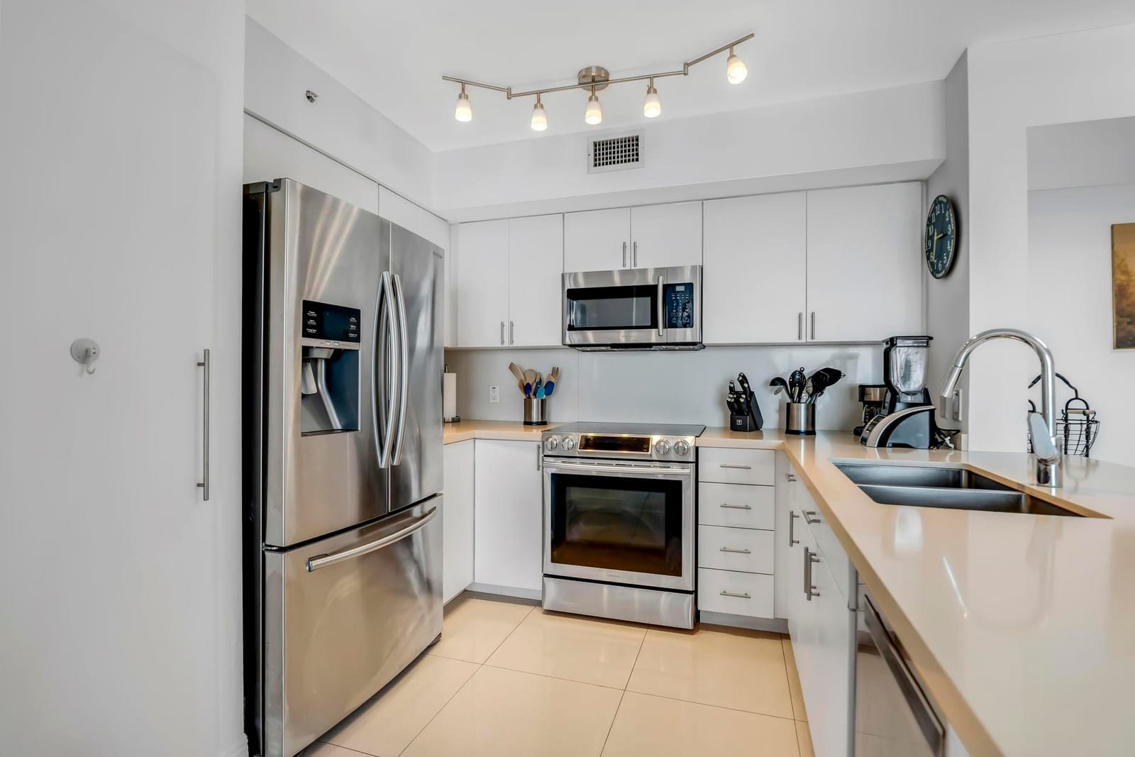 1155 BRICKELL BAY Drive 2509, Miami, FL 33131 photo 16