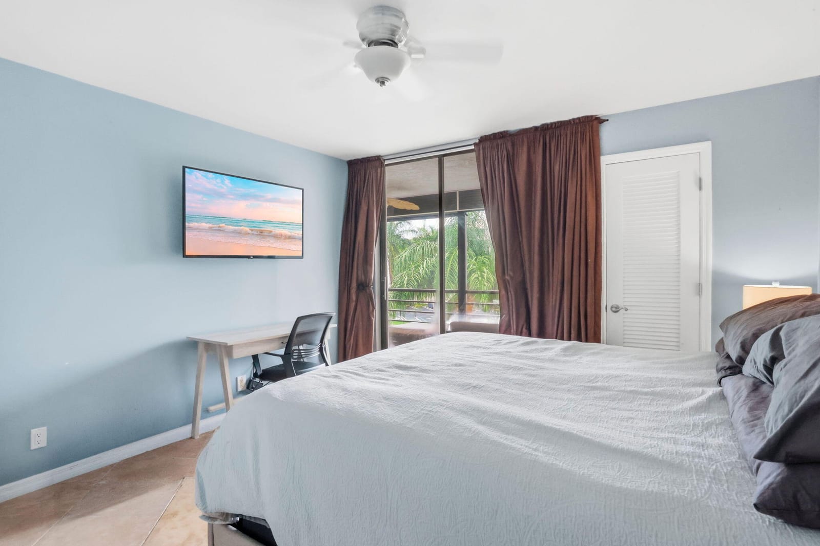 555 BANYAN TREE Lane E 410 — photo 12