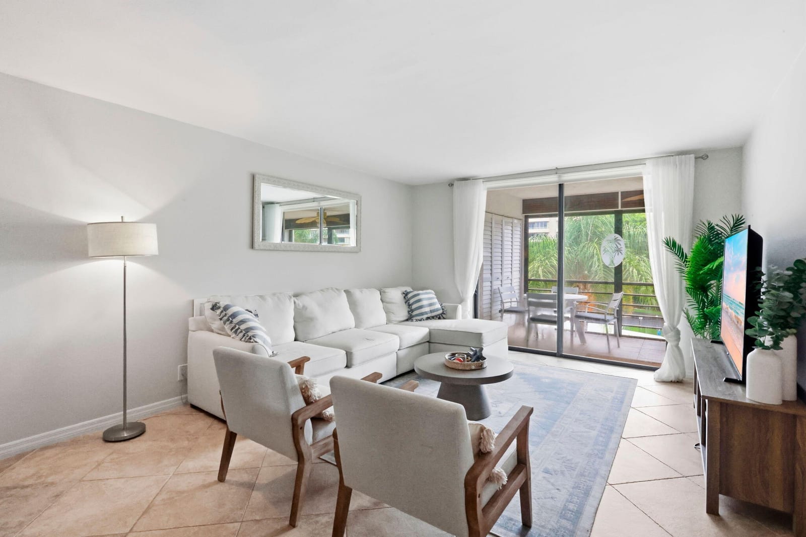 555 BANYAN TREE Lane E 410 — photo 3