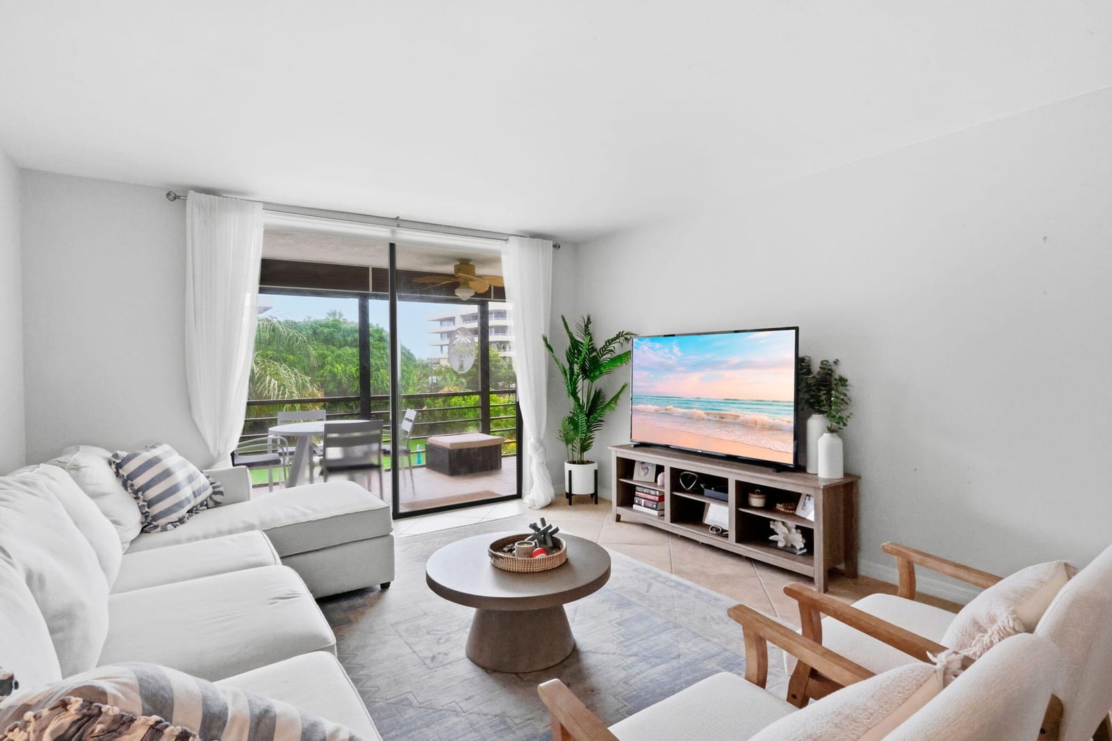 555 BANYAN TREE Lane E 410 — photo 4