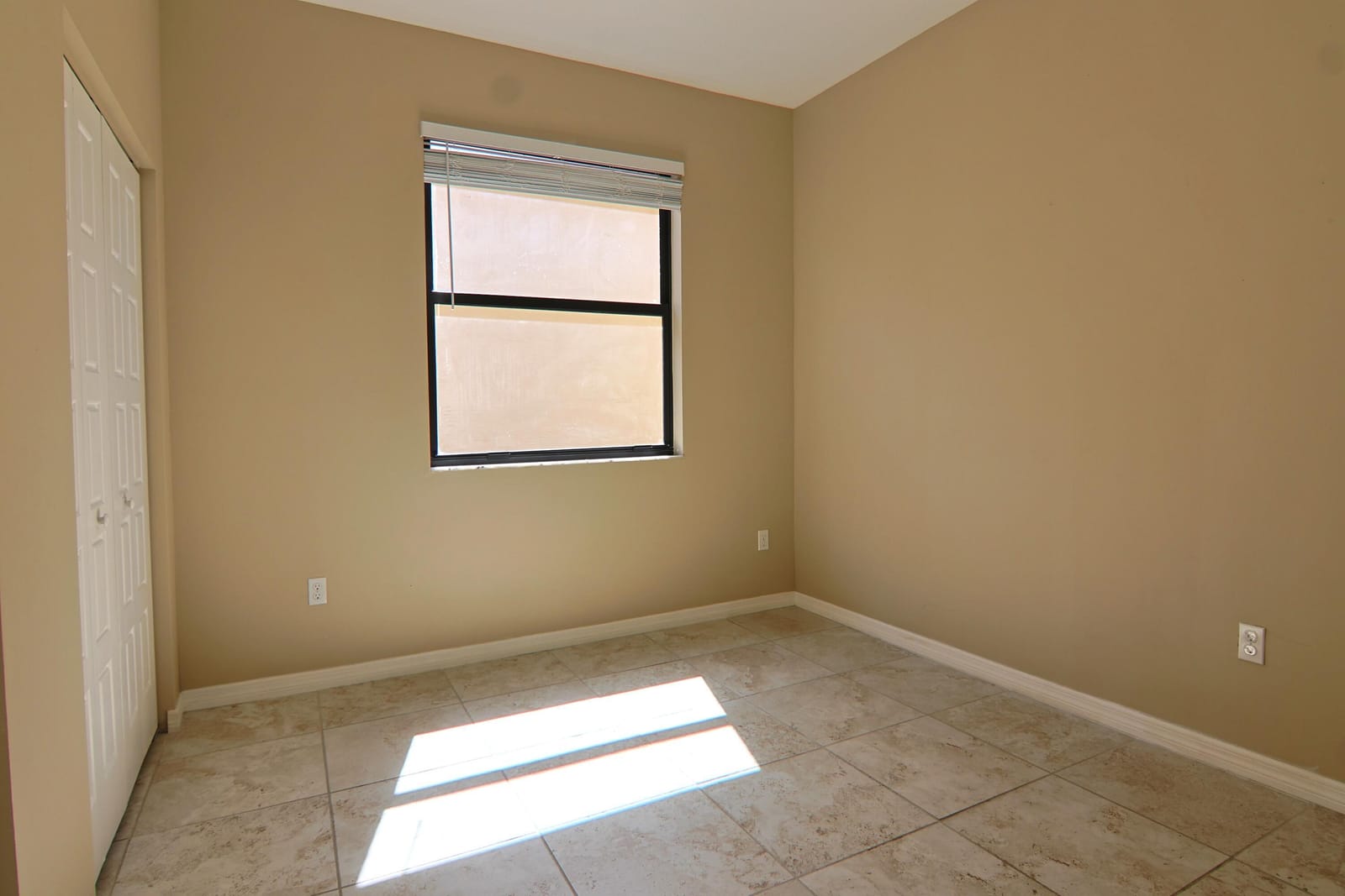 634 NE 193RD Terrace, Miami, FL 33179 photo 21