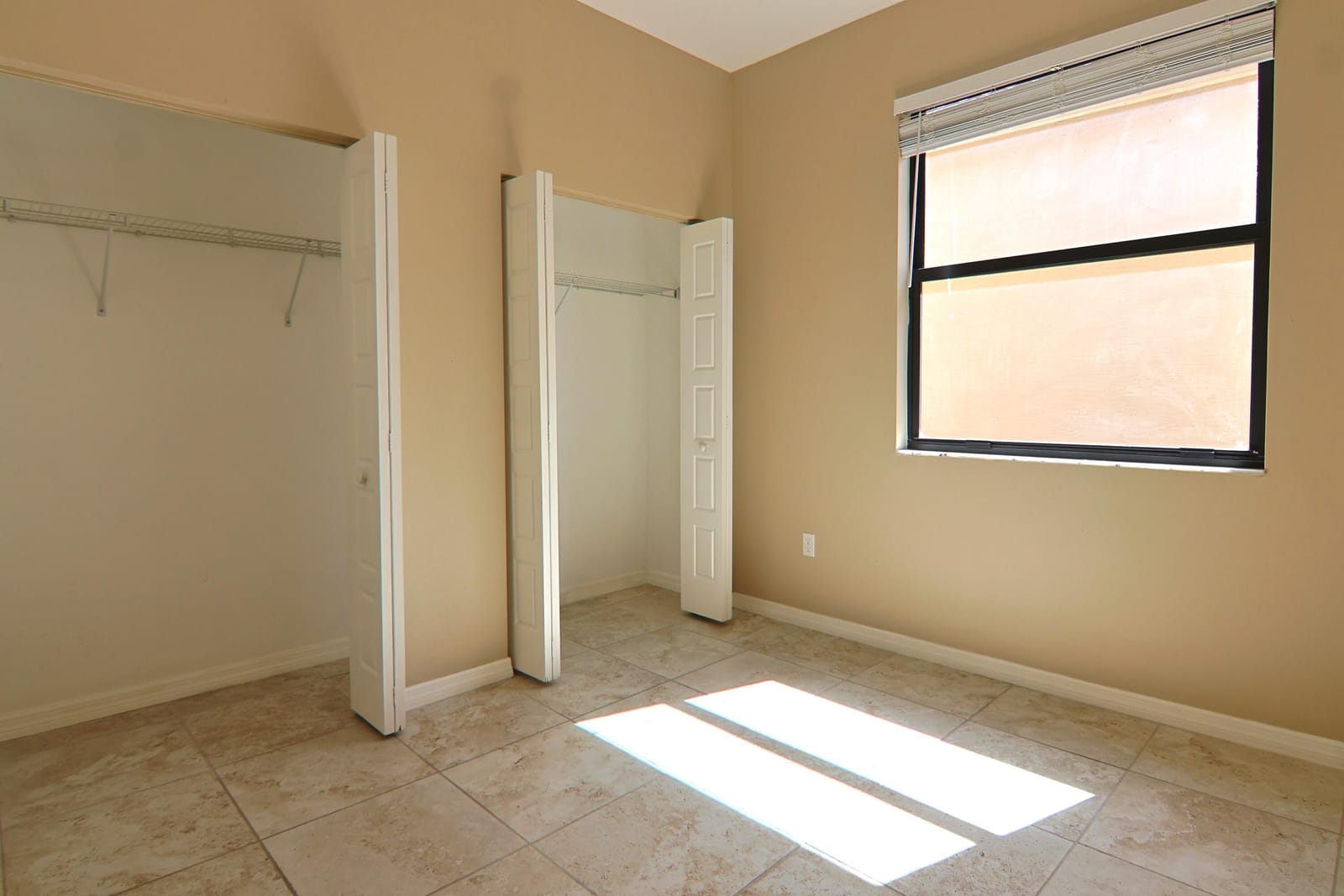 634 NE 193RD Terrace, Miami, FL 33179 photo 23