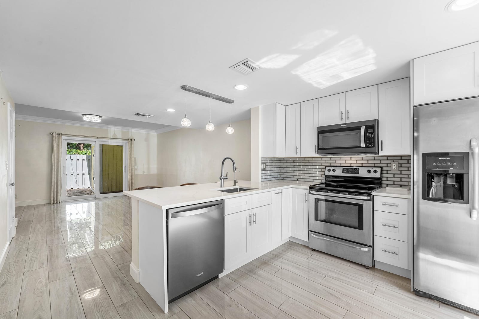 2503 NE 15th Street 2503 — photo 4