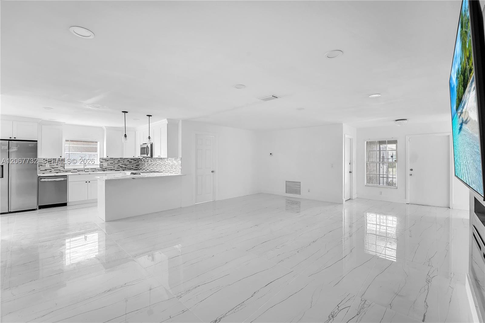 9242 SW 18th Road — photo 3