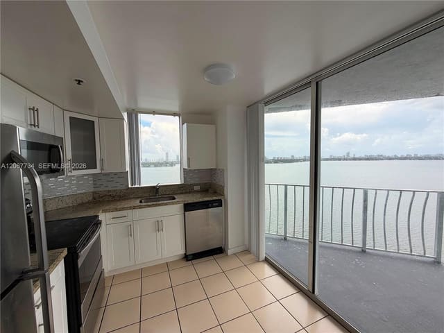 7601 E Treasure Drive 2220, North Bay Village, FL 33141