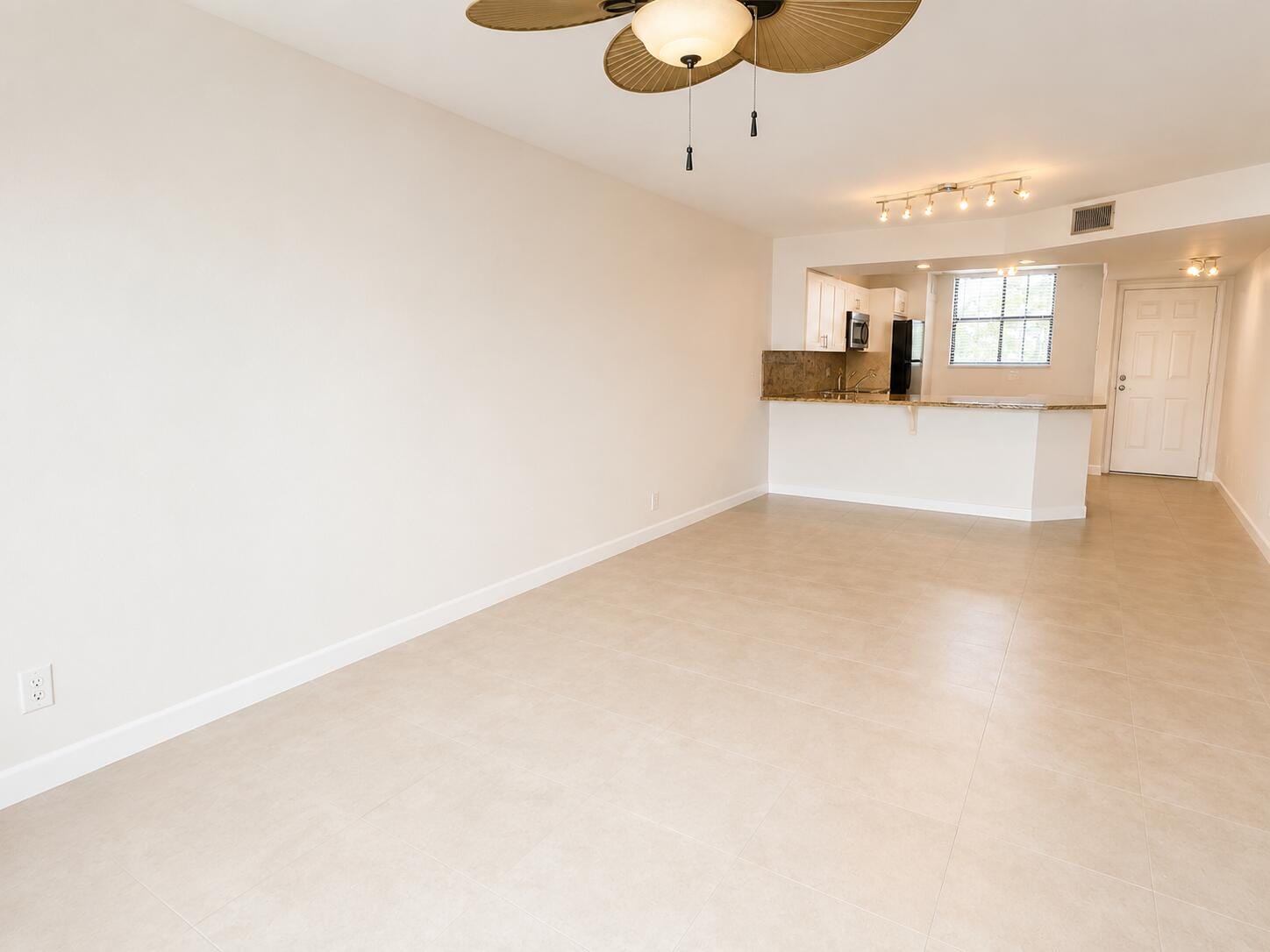 115 Lake Emerald Drive 210 — photo 3
