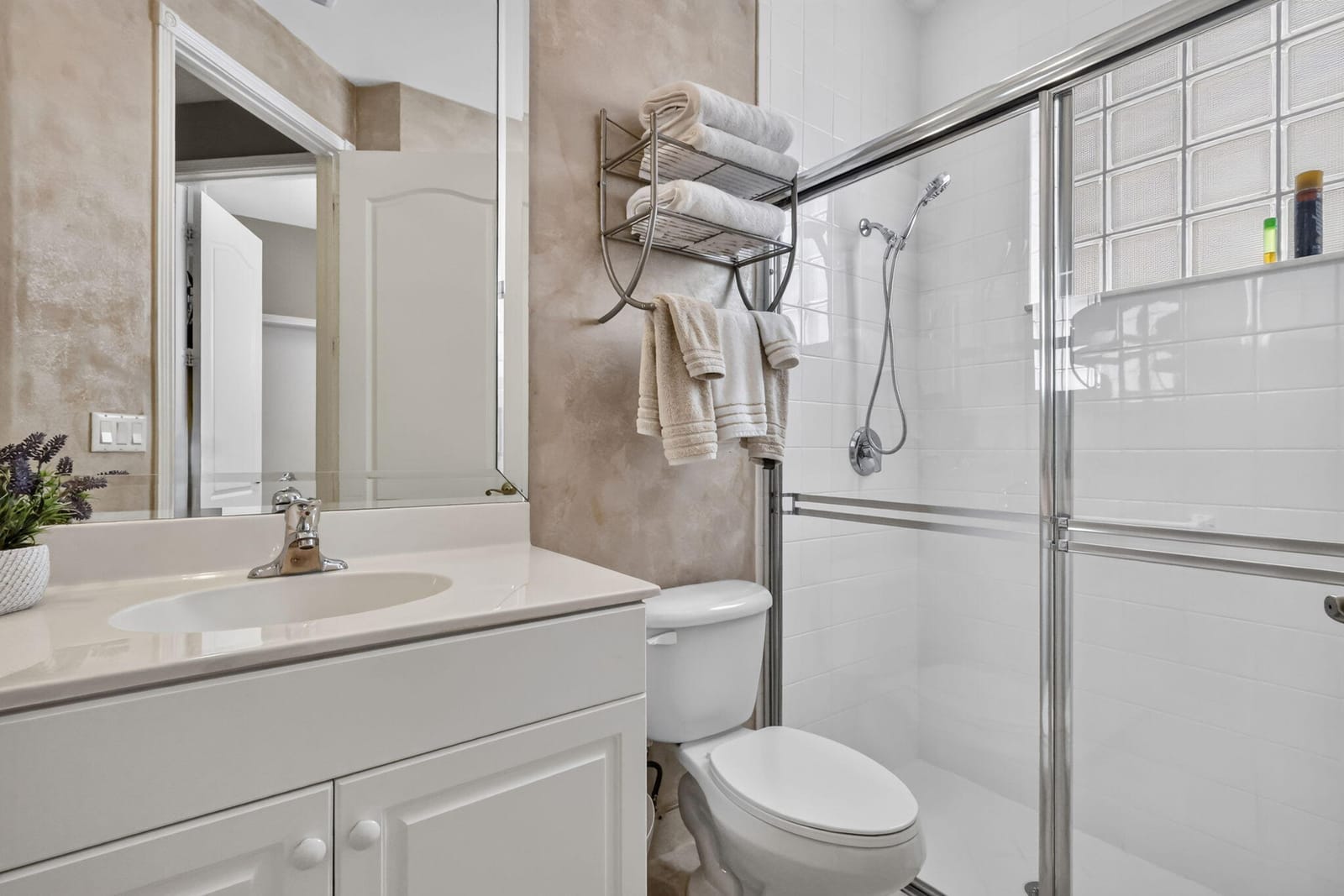 7067 VENETO Drive — photo 12