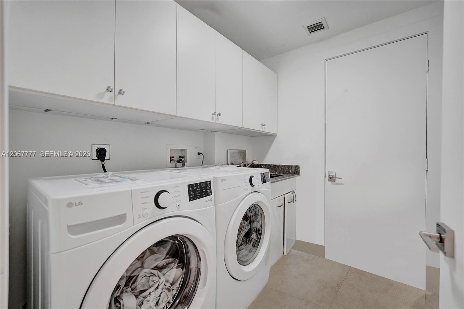 21200 Point Place 403 — photo 10