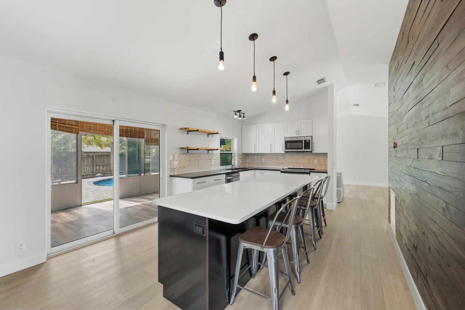 1127 NW 9th Street — photo 3