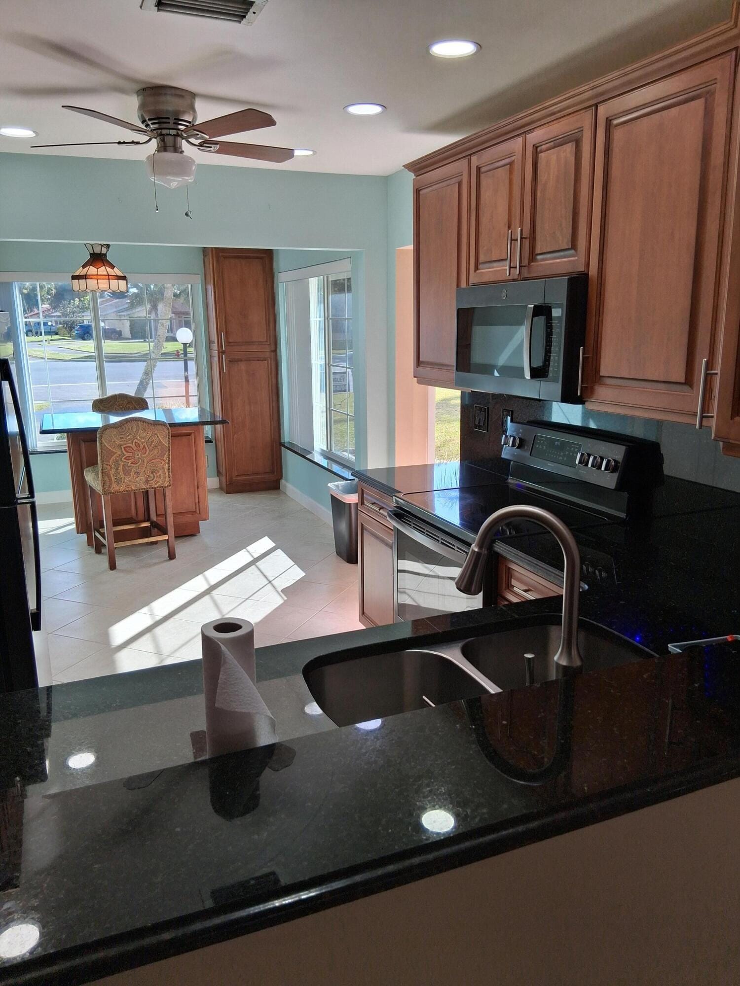 4703 Rainbow Drive — photo 2