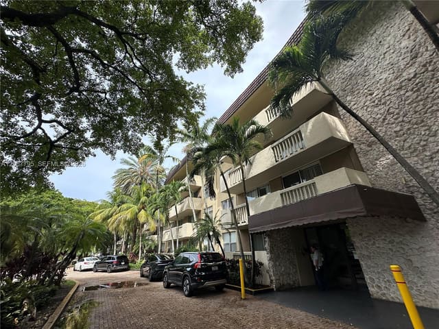 1800 Sans Souci Boulevard 426, North Miami, FL 33181