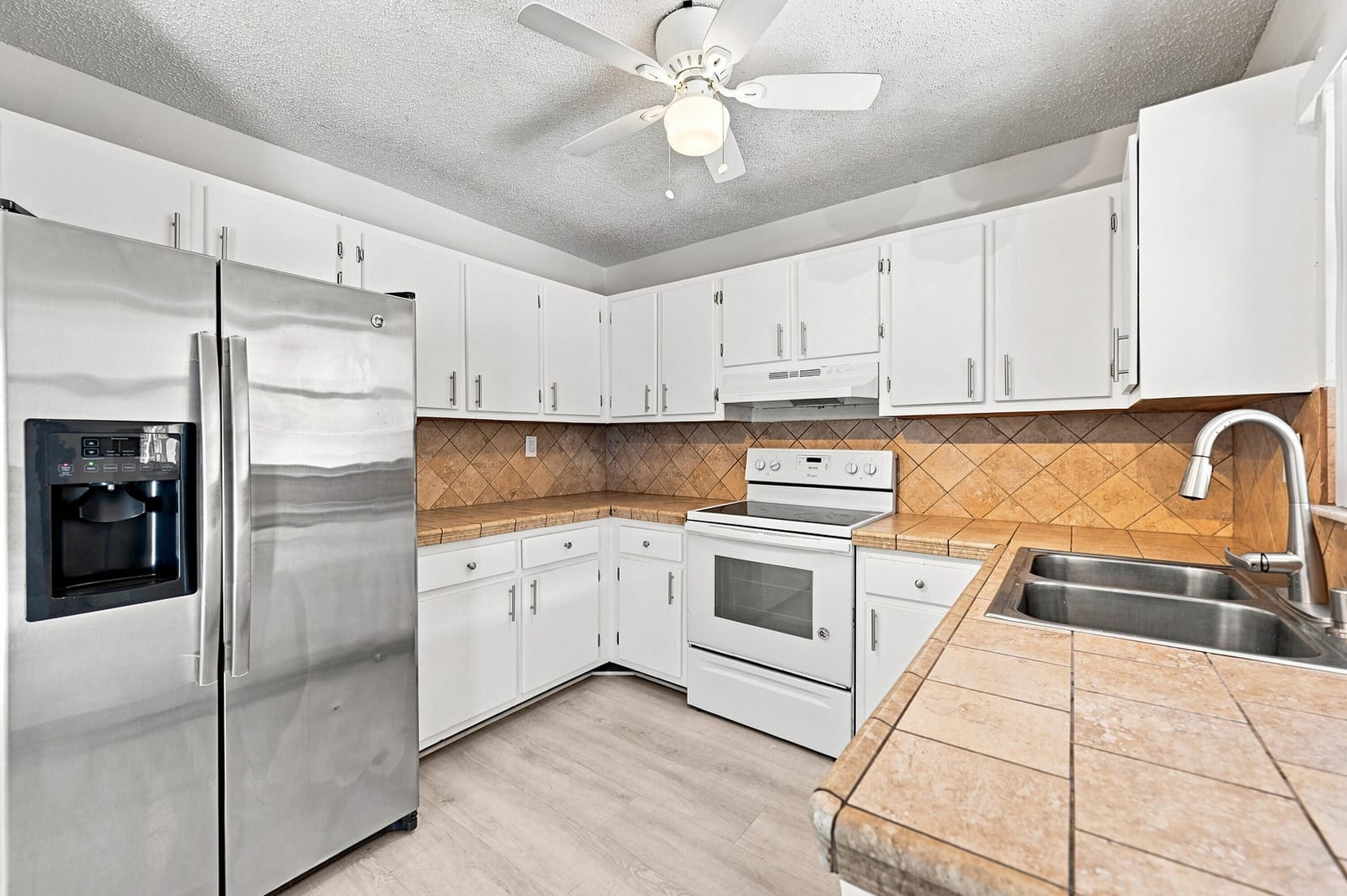 4408 NW 4TH Avenue — photo 3