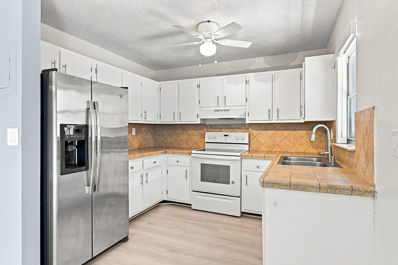 4408 NW 4TH Avenue — photo 4