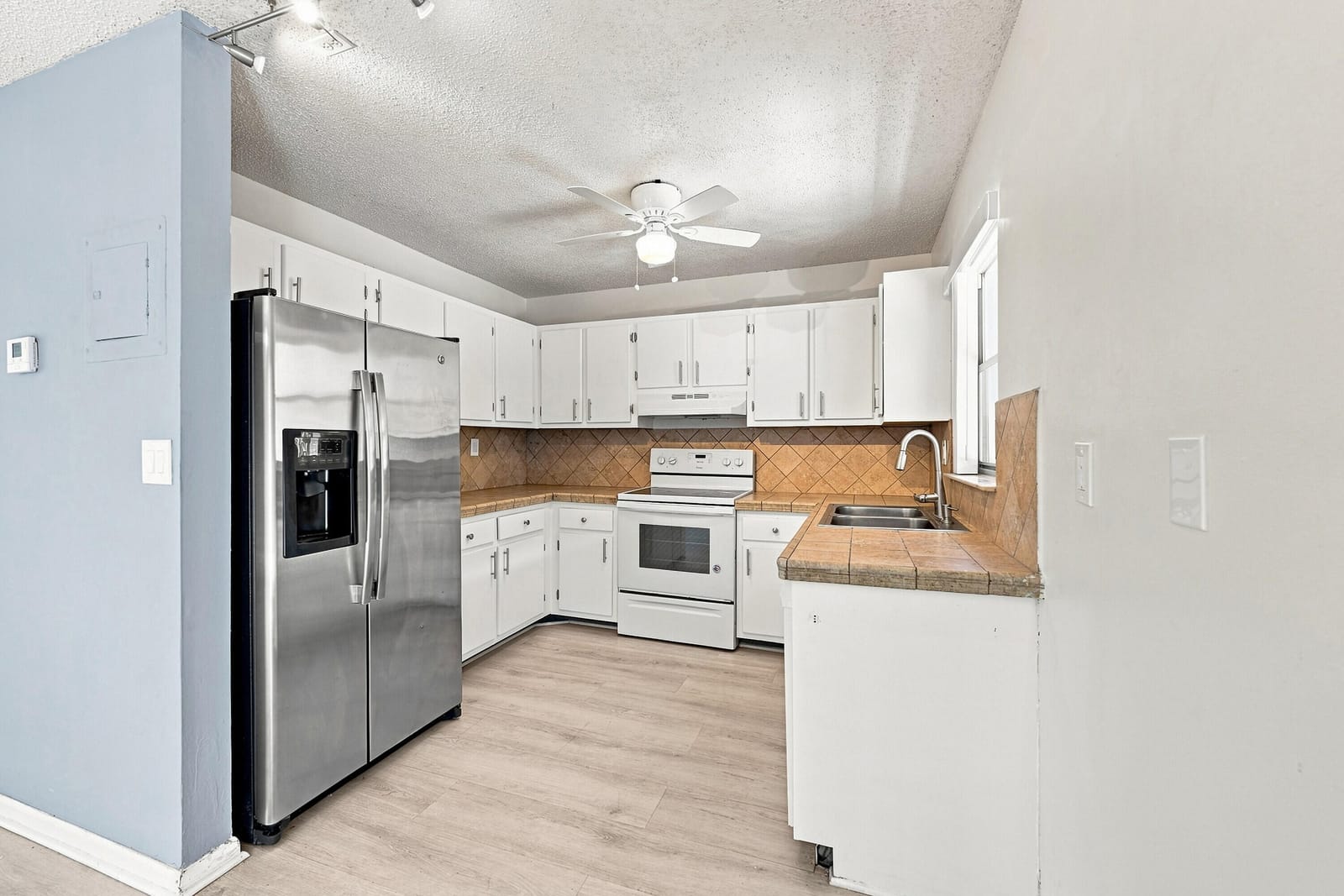 4408 NW 4TH Avenue — photo 5
