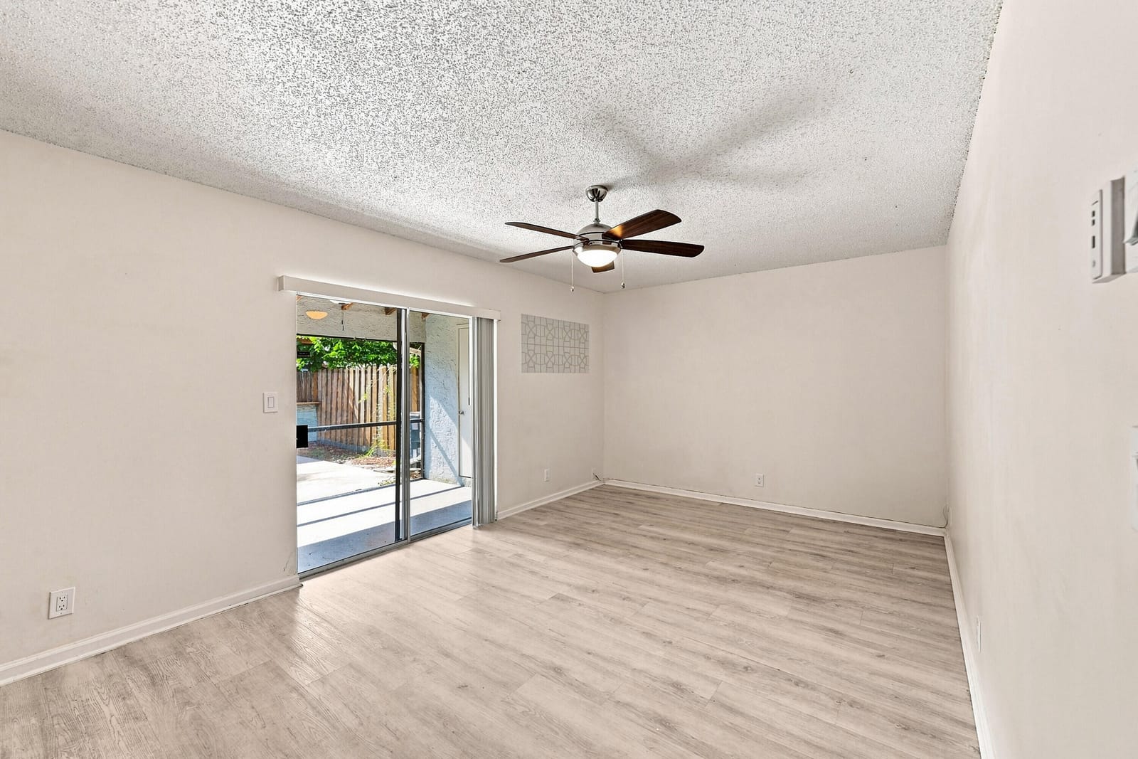 4408 NW 4TH Avenue — photo 7