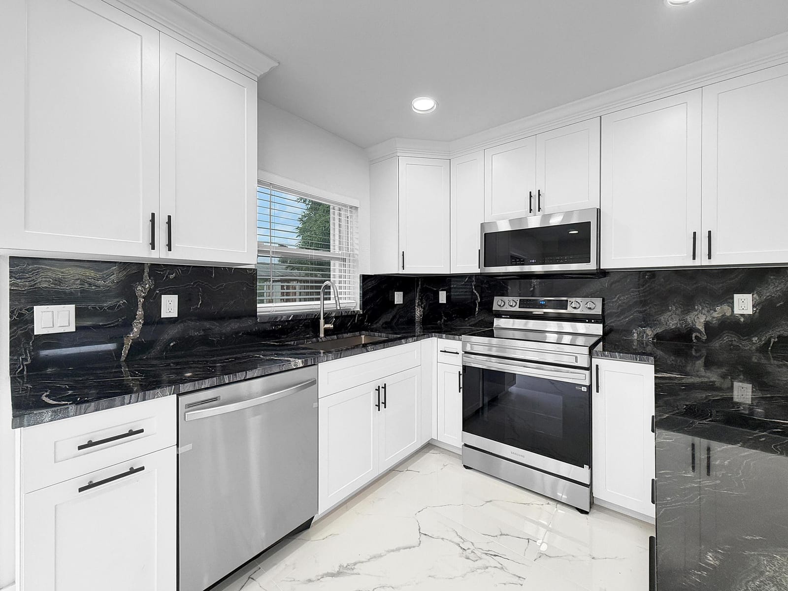 2030 NE 1st Lane — photo 11