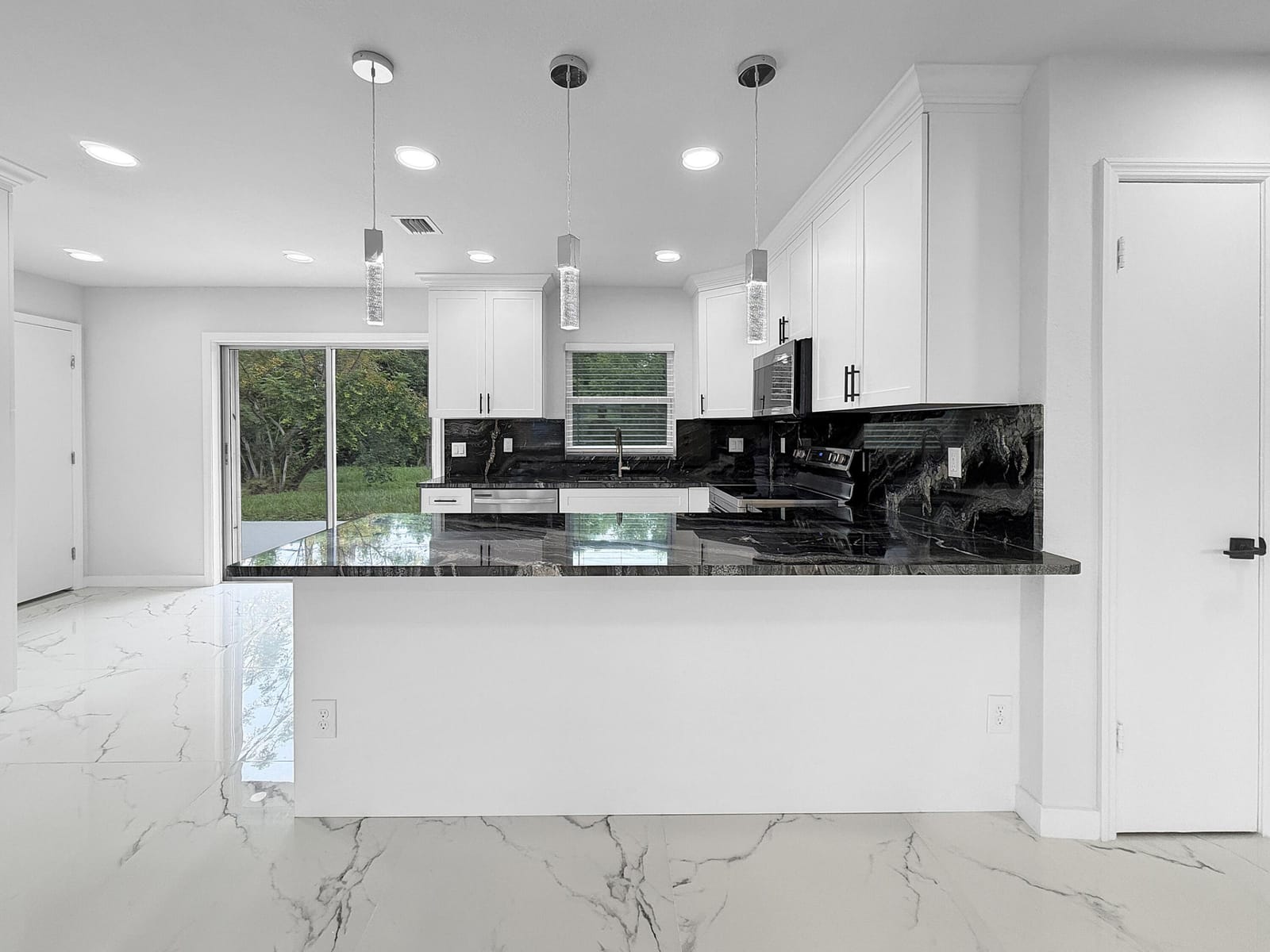 2030 NE 1st Lane — photo 7