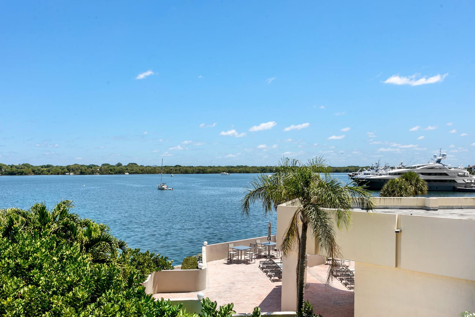 130 LAKESHORE Drive 322 — photo 3