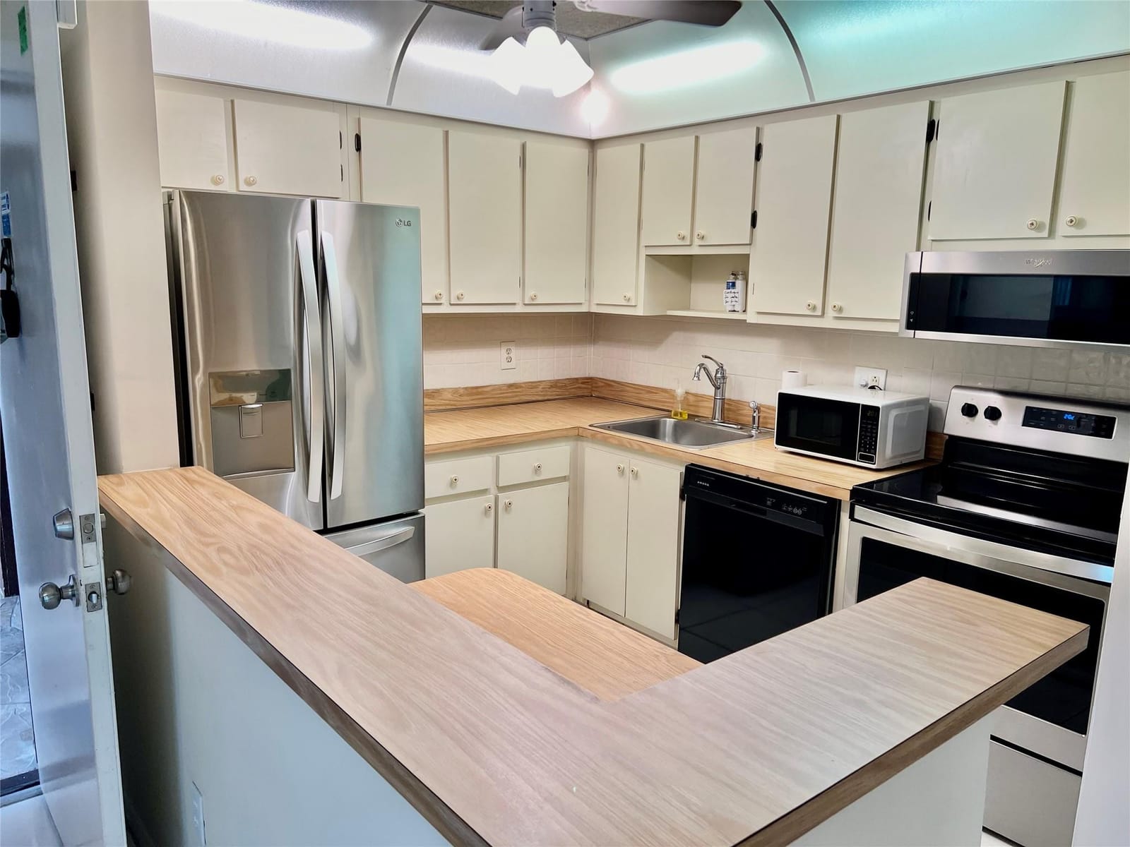 9718 S BELFORT Circle 108 — photo 2