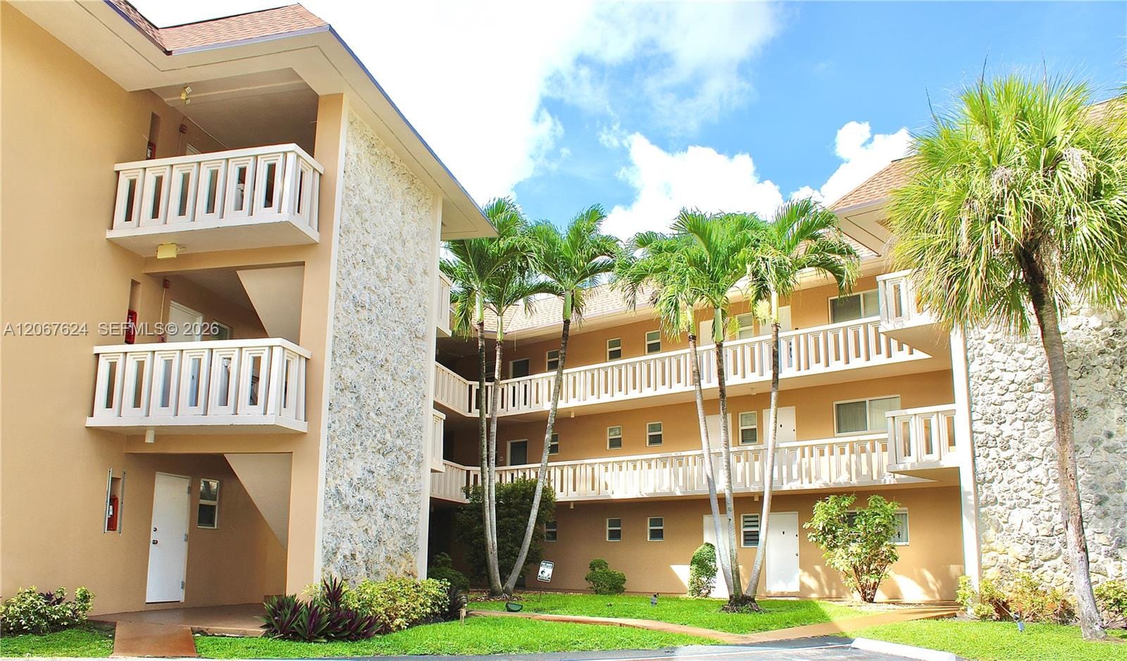 7440 Miami Lakes Drive F212, Miami Lakes, FL 33014 photo 3