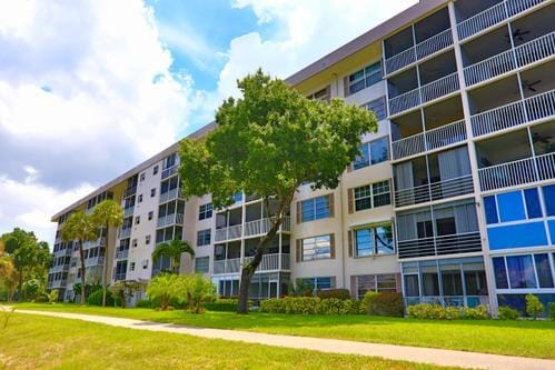 2801 N PALM AIRE Drive 405 — photo 5